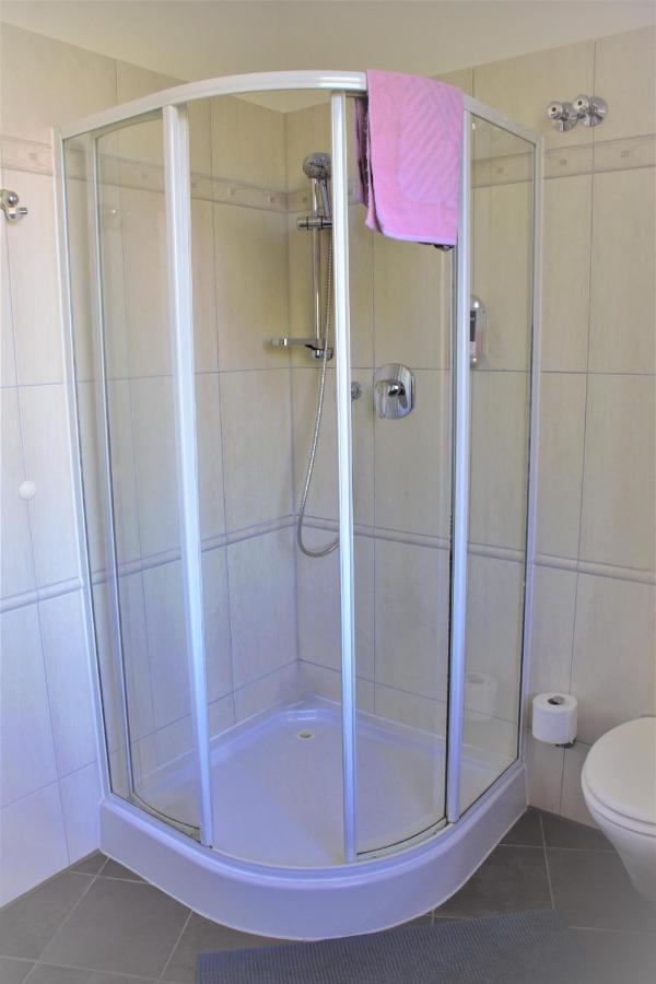 ויילבורג Hotel Am Bahnhof מראה חיצוני תמונה