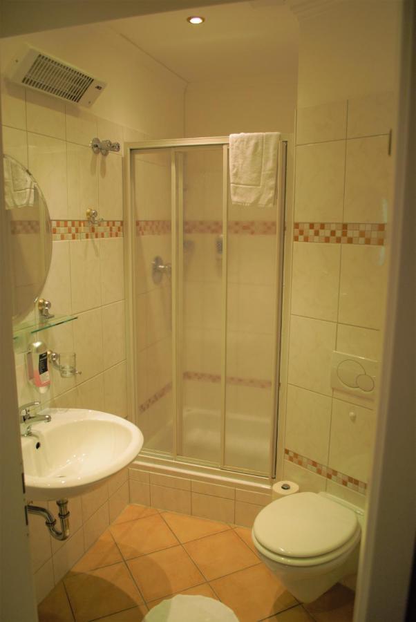 ויילבורג Hotel Am Bahnhof מראה חיצוני תמונה