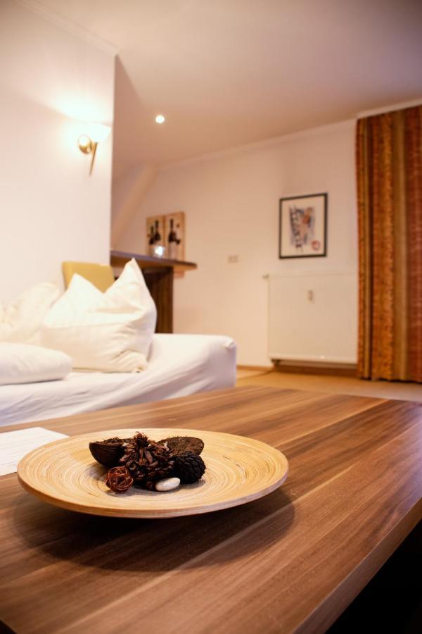 ויילבורג Hotel Am Bahnhof מראה חיצוני תמונה
