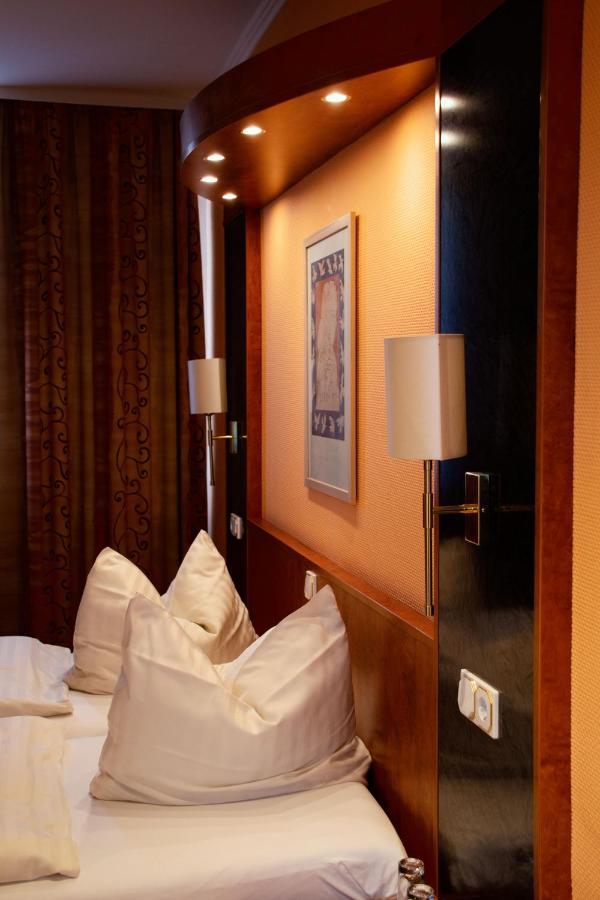 ויילבורג Hotel Am Bahnhof מראה חיצוני תמונה