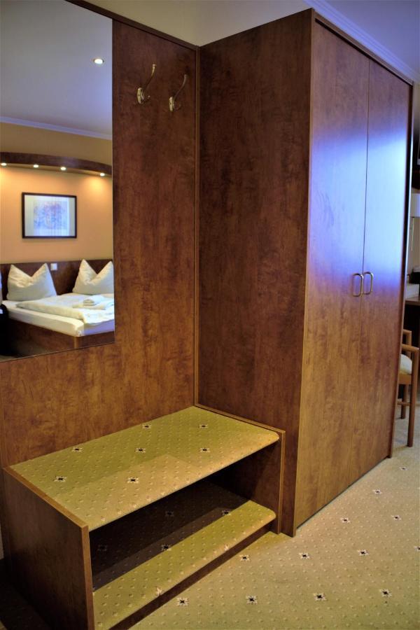 ויילבורג Hotel Am Bahnhof מראה חיצוני תמונה