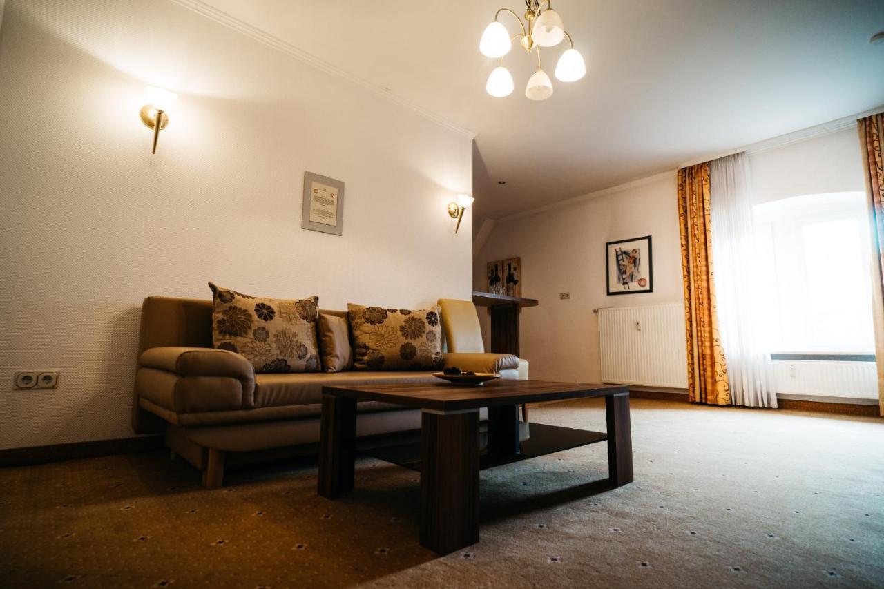 ויילבורג Hotel Am Bahnhof מראה חיצוני תמונה